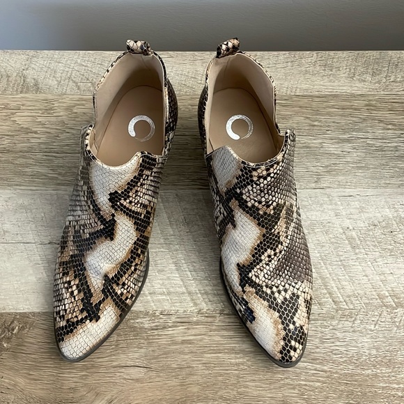 Deep V side classic bootie in Snake Print - Picture 2 of 8